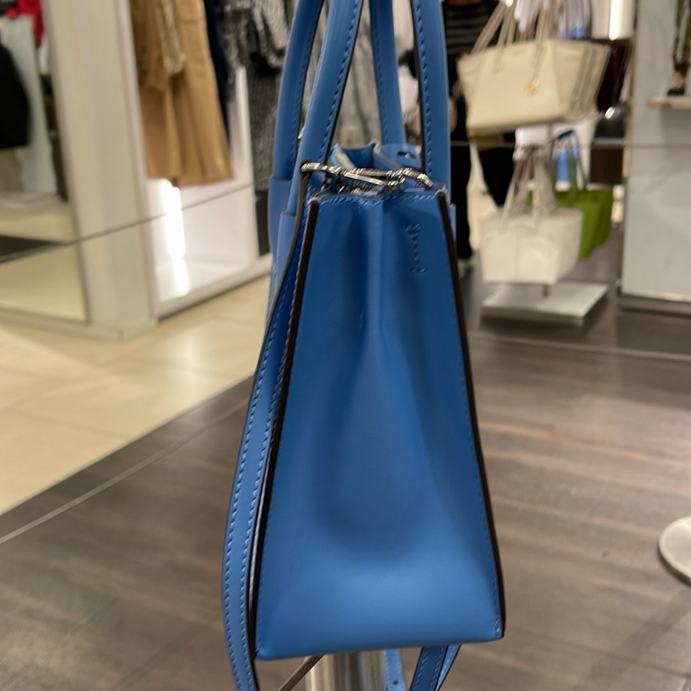 Michael Kors Mercer Medium Perforated Crossbody Satchel Bag
South Pacific 
NWT - Picture 15 of 16